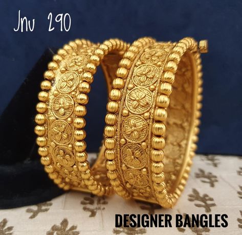 Gold Bangles Indian Design Traditional, Antique Bangles Indian Gold, Kada Bangles Gold Design, Gold Jewelry Bangles, Temple Bangles, Gold Bangles Indian, Gold Bangles For Women, Modern Gold Jewelry, Bridal Jewellery Design