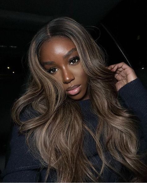 Chocolate Hair Color 15 Ideas for Black Women: A Stunning Transformation - women-club.online Chocolate Hair Color, Dark Skin Blonde Hair, Rambut Brunette, Blonde Highlights On Dark Hair, Chocolate Brown Hair Color, Hair Color Chocolate, Honey Brown Hair, Chocolate Hair, Brown Hair Color