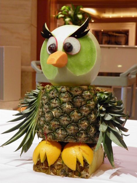 https://flic.kr/p/aFvqqk | Owl Fruit and Vegetable Carving | Photo taken on the Ruby Princess Cruise Ship November 8th 2011 Fruit Sculptures, Fruit Crafts, Fruits Decoration, Fruit Creations, Fruit Animals, Decorações Com Comidas, Watermelon Carving, Food Sculpture, Fruit And Vegetable Carving