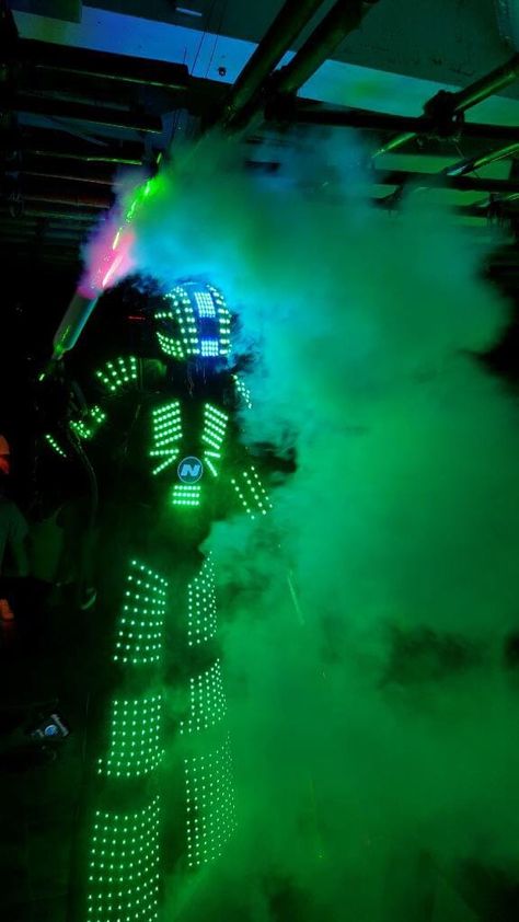 Quince Robots, Quinceanera Dj, Led Robot, Led Party, Led Party Ideas, Led Lights Party, 15 Party Ideas, Party Entertainment Ideas, Xv Ideas