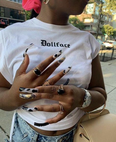 Curved Acrylic Nails, Curved Nails, Nails Stiletto, White Glitter Nails, Nails Design With Rhinestones, White Acrylic Nails, Dope Nail Designs, Nails Fake, Glamorous Nails