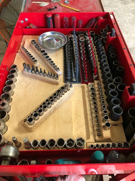 Toolbox organization Us General Tool Box, Truck Toolbox Organization, Toolbox Organization, Toolbox Ideas, Tool Chest Organization, Mechanic Tool Box, Beta Tools, Small Parts Storage, Wrench Organizer