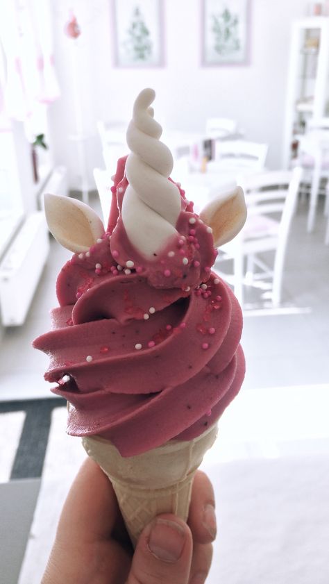 Ice Cream Inspiration, Unicorn Food, Unicorn Ice Cream, Unicorn Foods, Unicorn Art, Soft Serve, Ice Cream Cone, Glass Cup, Ice Cream