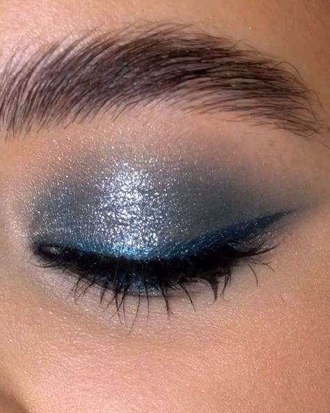 Makeup For Baby Blue Dress, Makeup For Blue Outfit, Easy Blue Makeup, Blue Makeup For Brown Eyes, Blue Glitter Makeup, Blue Glitter Eye Makeup, Colorful Mascara, Night Out Looks, Make Your Own Makeup