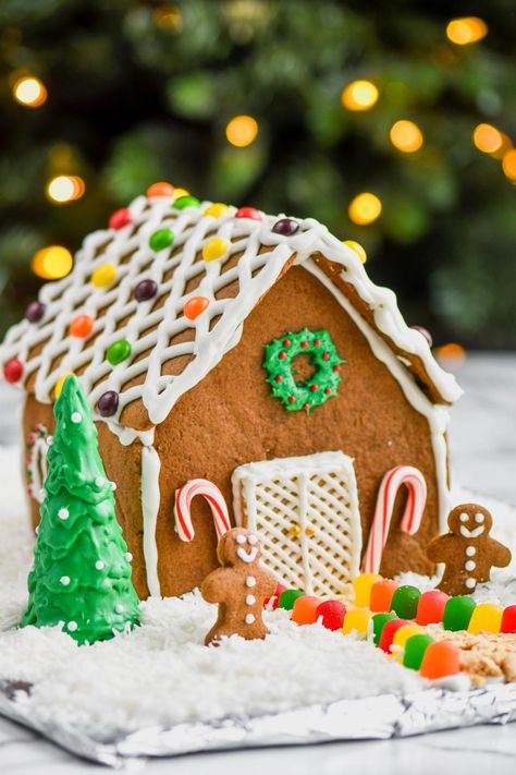 Oatmeal Raisin Cookies - Simple Joy Gingerbread Icing Recipe, Gingerbread House Template Printable, Gingerbread House Icing, Gingerbread Icing, Gingerbread House Patterns, Gingerbread House Recipe, Cool Gingerbread Houses, Gingerbread House Template, Gingerbread Dough