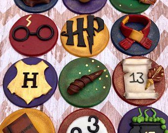 Harry Potter Cupcake Toppers, Gateau Harry Potter, Harry Potter Cupcakes, Harry Potter Birthday Cake, Cumpleaños Harry Potter, Satin Ice Fondant, Glume Harry Potter, Harry Potter Food, Festa Harry Potter