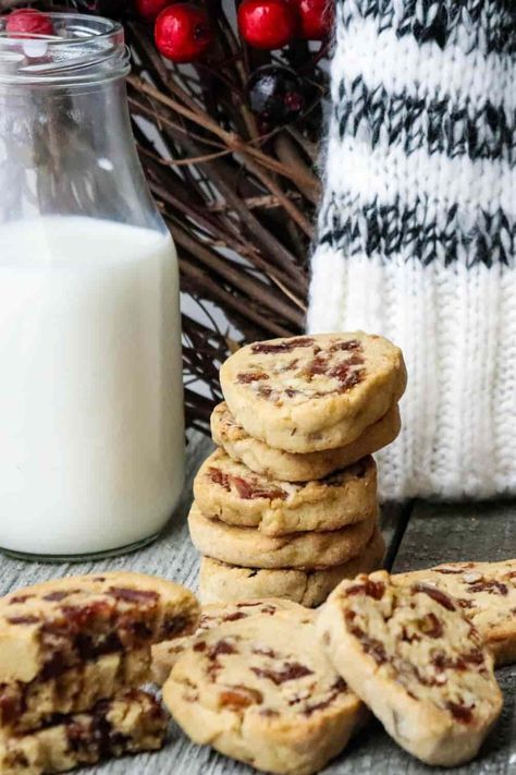 These Date Pinwheel Cookies take full advantage of the depth of flavor dates possess. The body of the cookie is buttery, flaky, and tender - a scrumptious contrast to the thick, rich, sweetness of the date/nut layer of the pinwheel. #christmascookies #datenutpinwheels #dates #baking #cookies #christmas #pinwheelcookies Date Cookies Recipes, Date Pinwheel Cookies, Baking Cookies Christmas, Pinwheel Cookies Recipe, Cookies And Cream Fudge, Mini Pumpkin Cheesecake, Date Cookies, Pinwheel Cookies, Cookies From Scratch