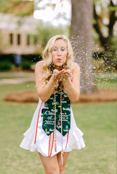 Confetti Graduation Pictures, Graduate Photoshoot, College Grad Pictures, Teacher Picture, Teacher Graduation, Grad Photography, Grad Pictures, Graduating Teacher, College Graduate