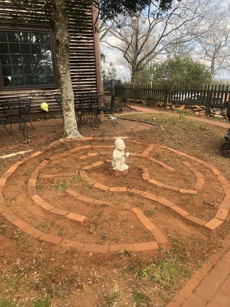 Diy Labyrinth Garden, Backyard Labrynth Labyrinth Garden, Backyard Labyrinth, Labyrinth Designs, Garden Labyrinth, Labyrinth Garden, Retreat Centre, Labyrinth Design, Prayer Garden