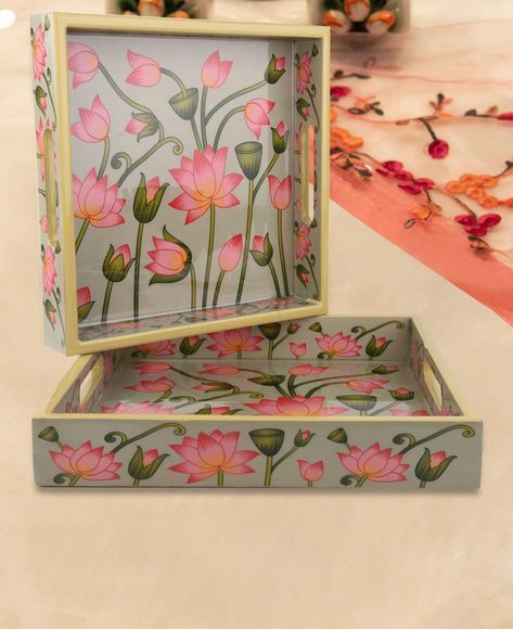 Hand Painted Wooden Trays, French Country Dishes, Box Painting Ideas, Tray Painting, Pichwai Art, Flower Shop Decor, Box Painting, Hand Painted Wooden Box, Diy Straw