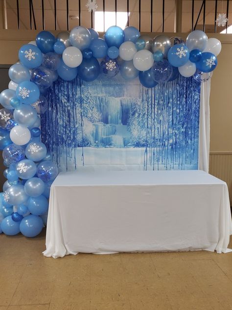 Frozen Theme Birthday Decoration, Elsa Birthday Decoration Ideas, Elsa Balloon Garland, Frozen Baby Shower Theme, Frozen Birthday Decoration Ideas, Elsa And Anna Birthday Party Decorations Diy, Elsa Balloon Arch, Frozen Birthday Outfit Ideas, Elsa Decorations