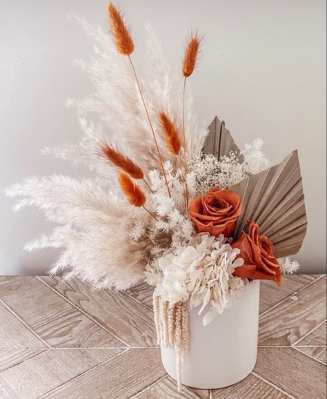 Dry Flower Arrangements Centerpieces, Boho Faux Flower Arrangements, Boho Floral Arrangements Home, Small Boho Flower Arrangements, Dried Flower Arrangements Centerpiece, Dry Flower Arrangements Wedding, Diy Dry Flower Arrangements, August Flower Arrangements, Pink Dried Flower Arrangement