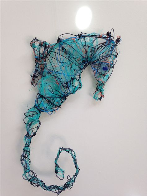 Aquarium Craft, Uv Art, Recycle Sculpture, Waste Art, Seahorse Art, Recycled Art Projects, Sea Life Art, Trash Art, Sustainable Art