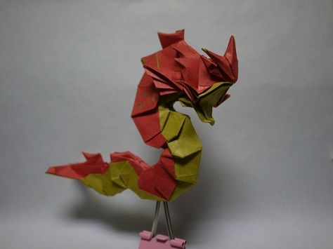 Shiny Origami Gyarados Gyarados Crochet, Origami Creatures, 3d Origami Pokemon, Origami Instructions Dragon, Origami Tooth, Pokemon Gyarados, Origami Ancient Dragon, Origami Yoda, Pokemon Diy