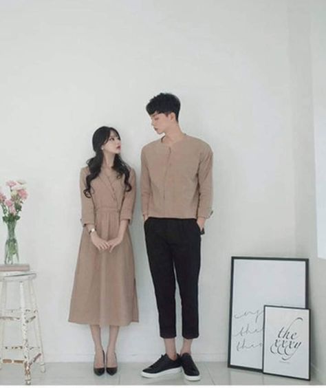 Casual Korean Prewedding, Casual Prenup Outfit, Prewed Korean Style, Prewedding Outfit Ideas Casual, Prewedding Ideas Casual Hijab, Prenup Outfit, Korean Prewedding, Ootd Couple, Coordinates Outfits