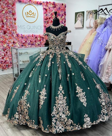 Emerald Quinceanera Dress, Green Quince Dress, Quinceanera Dresses Green, Ball Gown Quinceanera Dresses, Green Quinceanera Dresses, Quinceanera Themes Dresses, Looks Kylie Jenner, Quinceanera Dresses Gold, Dresses Gold