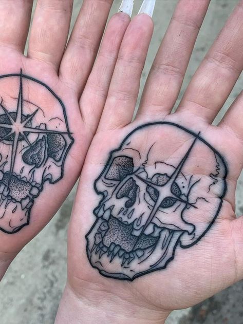 Artist Tattoo Ideas, Learn To Tattoo, Torso Tattoos, Palm Tattoos, Creepy Photos, Hand Tattoos For Women, Hand Tattoos For Guys, Tattoo Life, Tattoo Placement