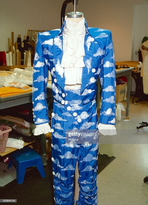 A costume worn by Prince displayed on a mannequin tailored to Prince's measurements circa 1990 at Paisley Park in Chanhassen, Minnesota. (Photo by Kevin Mazur/Getty Images) Inside Paisley Park, Prince 80s, Prince Shoes, Musician Style, Prince Paisley Park, Prince Suit, Beret Outfit, Prince Concert, Prince Tattoos