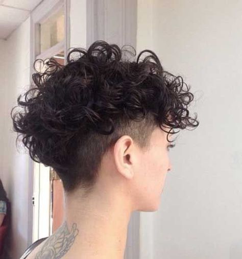 Ideas Haircut, Haircut Men, Undercut, Curly Hair, A Woman, Hair