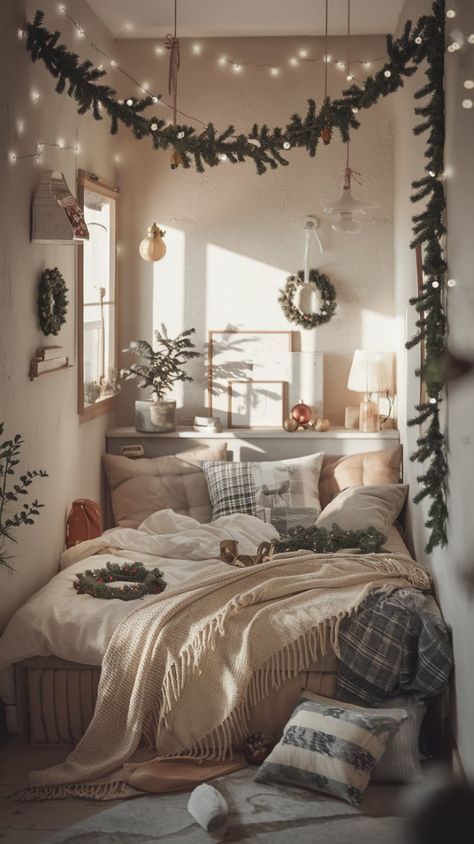 Christmas Teen Bedroom, Cozy Christmas Decor Bedroom, Boho Christmas Bedroom, Bedroom Christmas Lights, Christmas Room Inspiration, Christmas Bedroom Aesthetic, Bedroom Christmas Tree, Bedroom For Christmas, Seasonal Room Decor