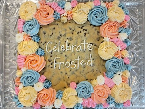 Floral design cookie cake #celebratefrosted Cookie Cake Flower Design, Cookie Cake Aesthetic, Cookie Cake Decorations, Cookie Cake Designs, Edible Flowers Cake, Home Bakery Business, Pizza Cake, Cookie Cake Birthday, Cookie Cakes