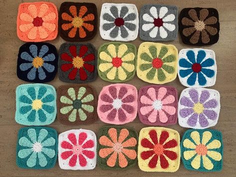 African Flower Granny Square, Afghans Crochet, Retro Daisy, Crochet Design Pattern, Daisy Pattern, Patchwork Bags, Crochet Applique, Crochet Chart, Square Pattern