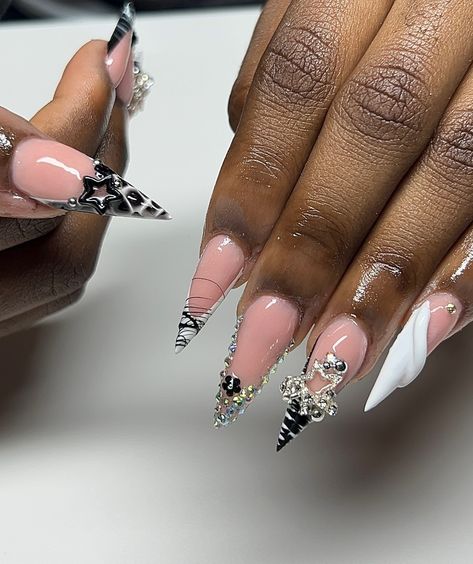 medium stiletto 🗡️ . . . . #nuvolennails #stilettonails #gwinnettnails #gwinnettnailtech Stiletto Christmas Nails Designs, Stiletto Nails Y2k, Medium Stiletto Acrylic Nails, Winter Stiletto Nails, Long Stiletto Nails Designs Unique, Bling Stiletto Nails, Short Stiletto Nails, Acrylic Nails Stiletto, Medium Stiletto