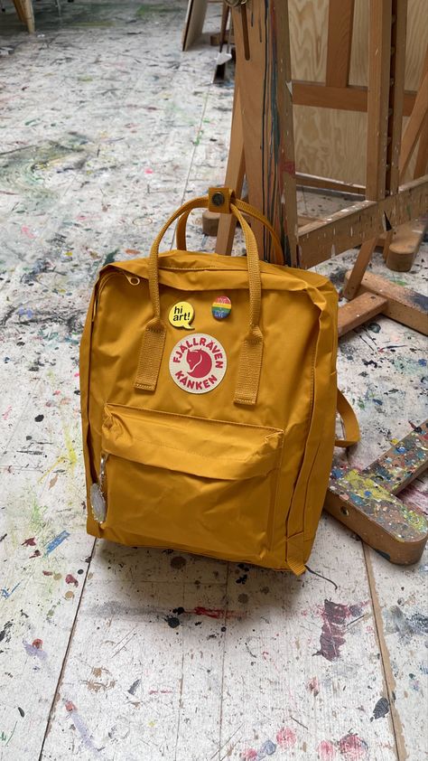 artsy aesthetic <3 #artsy #fjallraven #kankan #yellowaesthetic #yellowbackpack #artstudent Yellow Kanken Aesthetic, Artsy Backpack, Fjallraven Kanken Aesthetic, Yellow Kanken, Yellow Backpack, Fjällräven Kånken, Artsy Aesthetic, Yellow Aesthetic, Dark Yellow