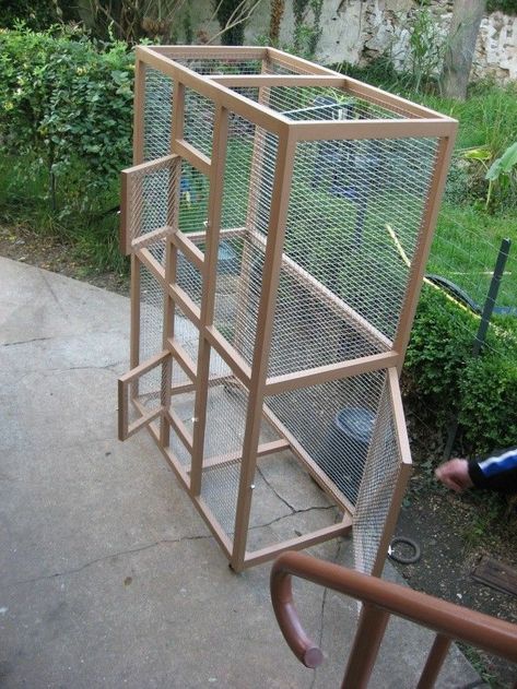 Bird Cages Diy, Indoor Aviary, Big Bird Cage, Homemade Bird Toys, Pigeon Cage, Diy Bird Cage, Bird Cage Design, Sugar Glider Cage, Pet Bird Cage