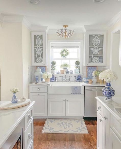 Grandmillenial Kitchen, Grandma House, Blue And White Decor, Blue White Kitchens, Light Blue Kitchens, Grandmillenial Style, Grandmillennial Style, Kitchen Blue, Beach House Living Room