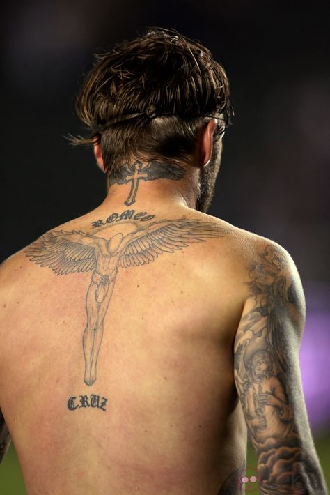 David Beckham David Beckham Back Tattoo, Tattoo Beckham, David Beckham Kids, David Beckham Tattoos, Guardian Angel Tattoo, Petite Tattoos, Spine Tattoos For Women, Cute Tattoos For Women, Spine Tattoo