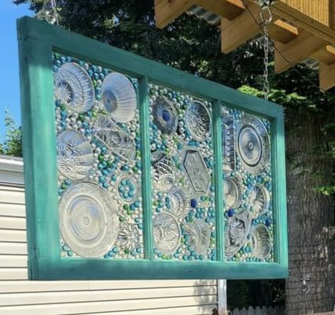 Window Art Projects, Old Window Art, Stained Glass Mosaic Art, Old Window Frames, Window Crafts, Screen Painting, Window Projects, Vintage Doors, Glass Window Art