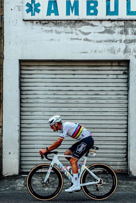 Cyclist Photography, Sport Aesthetic, Athletic Aesthetic, 2025 Goals, Bike Aesthetic, Urban Commuter, Sports Aesthetic, Sports Hero, Sports Figures