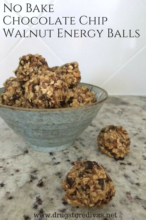 You probably have all the ingredients in the pantry to make this No Bake Chocolate Chip Walnut Energy Balls recipe, so it’s easy to whip … Energy Balls Recipe, Energy Ball Recipe, Protein Balls, Protein Ball, Easy Snack Recipes, Energy Balls, Energy Bites, Balls Recipe, Healthy Side Dishes