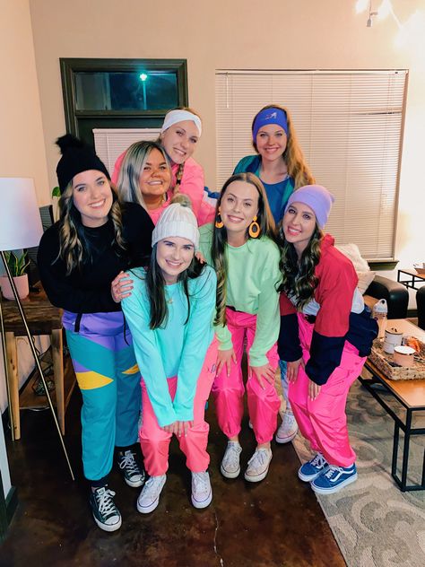 Ski lodge date function theme outfits Ski Day Spirit Week, Ski Lodge Theme Party Outfit, Apres Ski Party Theme Outfit, Apres Ski Kostüm, Ski Frat Party Outfit, 80s Ski Lodge Costume, Ski Lodge Outfit Party College, Apres Ski Costume, Apres Ski Theme Party Outfit