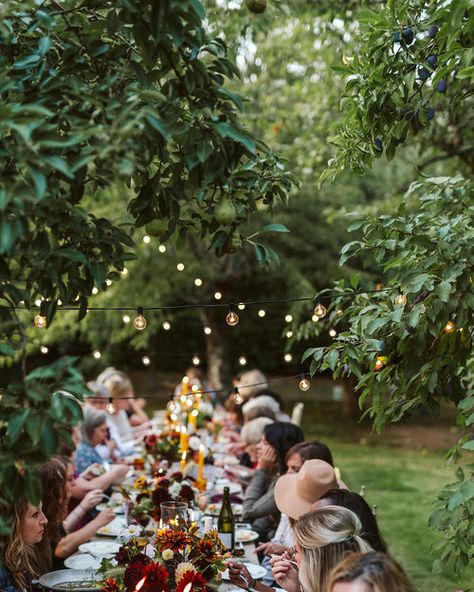 5 Outdoor Dinner Party Tips — ciderpress lane Cultivate Community, Outdoor Lunch, Perfect Dinner Party, Last Dinner, Dinner Host, Outdoor Dinner Parties, Table Dinner, Party Tips, Womens Retreat