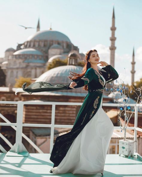 Photoshoot Turkey, Turkey Photoshoot, Turkey Photography, Travel Istanbul, Istanbul Photography, Dress Painting, Arabic Art, Best Photo Poses, New Traditional