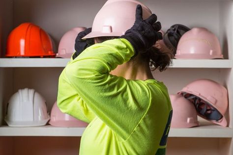 Woman In Construction, Trades Women, Construction Women, Women In Construction, Engineering Life, Architect Student, Equal Rights For Women, Civil Engineering Construction, Equal Pay