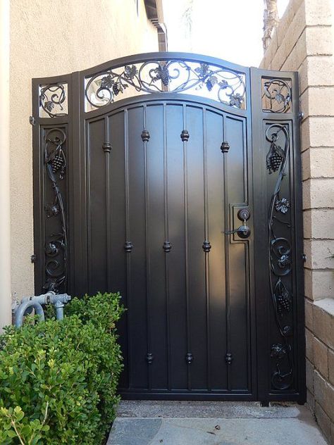 Iron Fence Gate, Metal Garden Gates, Yard Gate, Iron Garden Gates, Fence Gate Design, Steel Front Door, Modern Gate, Iron Gate Design, Metal Gates