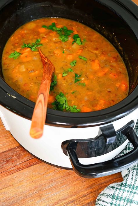 Slow Cooker Lentil and Sweet Potato Soup. - Healthy Elizabeth Healthy Elizabeth, Lentil And Sweet Potato Soup, Slow Cooker Lentil Soup, Sweet Potato Lentil Soup, Butternut Squash Chili, Slow Cooker Sweet Potatoes, Beans And Sausage, Slow Cooker Lentils, Soup Healthy