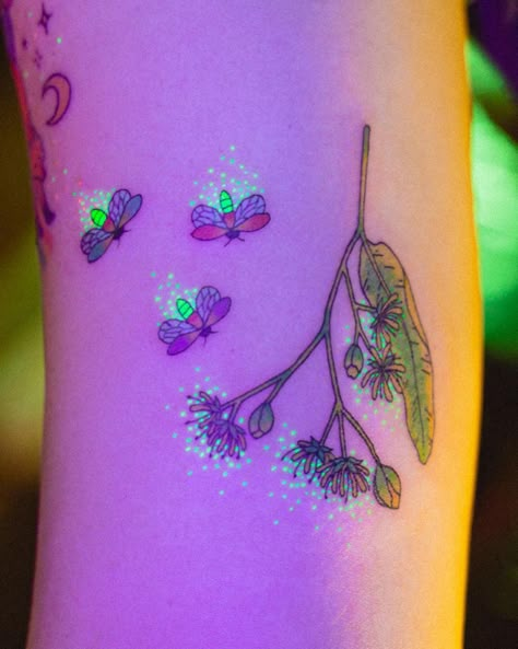 Fireflies Tattoo Ideas, Milk And Honey Tattoo, Firefly And Star Tattoo, Firefly And Flowers Tattoo, Tattoo Firefly, Glitter Tattoo Ideas, Tattoos Simple, Uv Tattoo Ideas, Blacklight Tattoo