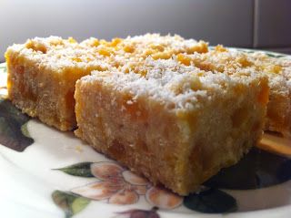 This divine slice is taken from the "CWA Classics" book and it's a winner!  It uses just a few simple ingredients, is no-bake, is so quic... Aussie Recipes, Cakes Slices, Sweet Slices, Apricot Slice, Baking Biscuits, Slice Recipes, No Bake Slices, Bee Sock, Cake Stall