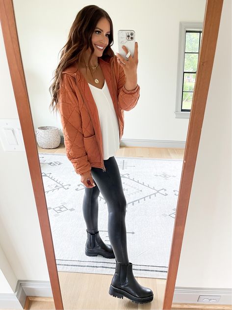 Outfit With Leather Leggings, Leather Leggings Outfit Fall, Leggings Casual Outfit, Black Leggings Casual, Faux Leather Leggings Outfit, Leggings Outfit Ideas, Leggings Outfit Fall, Leggings Outfit Casual, Leather Leggings Outfit