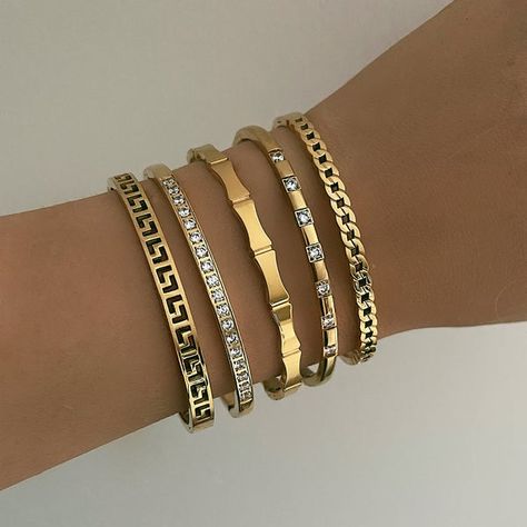 Gold Bracelets Stacked, Wrist Jewelry, 2024 Wedding, Dope Jewelry, Gold Bracelets, Jewelry Fashion Trends, Classy Jewelry, Jewelry Essentials, Jewelry Lookbook