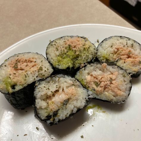 Cucumber Aesthetic, Japan Recipe, Rice Seaweed, Rice Avocado, Tuna Rice, Avocado Roll, Tuna Sushi, Danish Pastel Aesthetic, Tuna Pasta