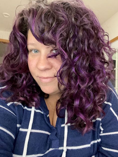 Purple Curls, Purple Brown Hair, Dark Curly Hair, Shaved Hair Cuts, Dyed Curly Hair, Highlights Curly Hair, Multi Colored Hair, Short Hair Lengths, Nice Hair