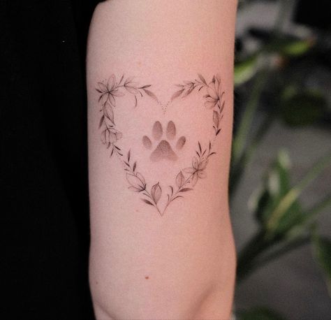 Heart Flower Paw Print Tattoo, Floral Dog Tattoo, Tattoo For Dogs, Pretty Small Tattoos, Paw Print Flowers, Cat Face Tattoos, Lisa Tattoo, Pet Memorial Tattoo, Memorial Tattoo Ideas