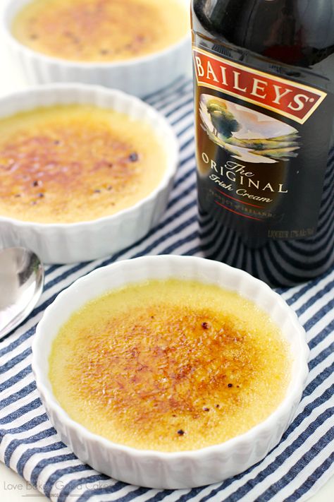 Crème Brûlée gets an update with the addition of Irish Cream! This Irish Cream Crème Brûlée is a stunning but simple dessert, and it's the perfect way to end your meal! Cream Burlee, Flavored Creme Brulee, Baileys Creme Brulee, Leftover Egg Yolks Recipes, Creme Brulee Cake, Irish Dessert Recipes, Egg Yolk Recipes, Irish Cream Recipe, Cream Brulee