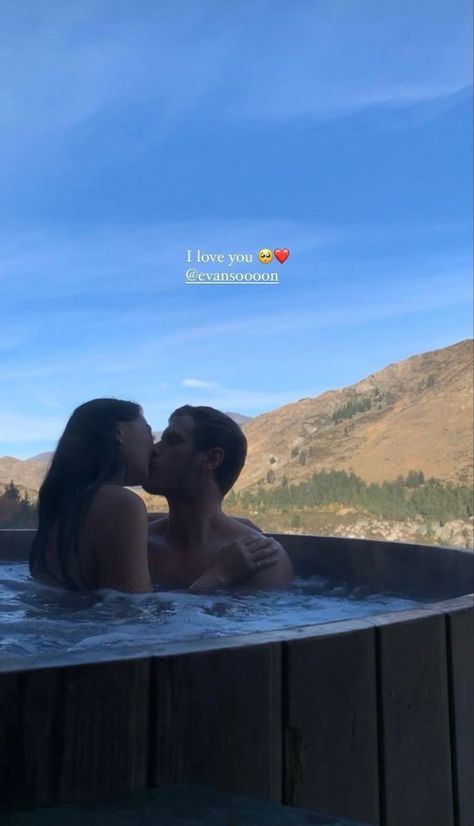 Jacuzzi Couple Romantic, True Love Quotes For Him, Grunge Couple, Romantic Date Night Ideas, Image Couple, Oh Love, Romantic Surprise, Couples Vacation, Couple Romance