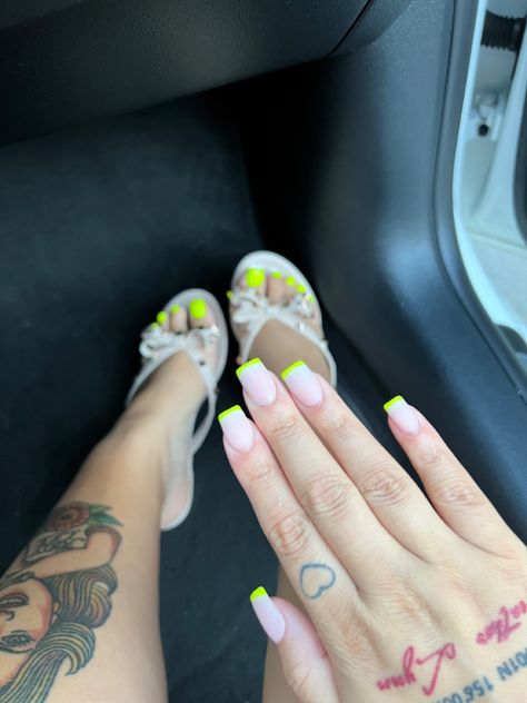 Short Square Acrylic Nails Colorful French Tip, Birthday Neon Nails, Vibrant Short Nails, Neon Yellow Nails Designs Short, Neon Simple Nails, Neon Yellow Square Nails, Summer Nails 2023 Short Square, Neon Outline Nails, Short Neon Nails Acrylic Square